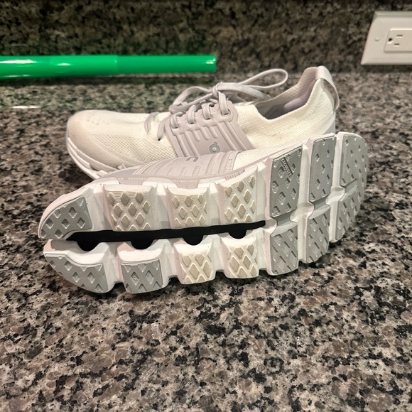 On CloudSwift 3. Size 8.5. - Picture 5 of 5